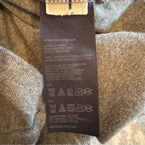 Tommy Hilfiger Women's Short Sleeve V-Neck T Shirt Size Medium Gray Preppy Y2K - Picture 10 of 10